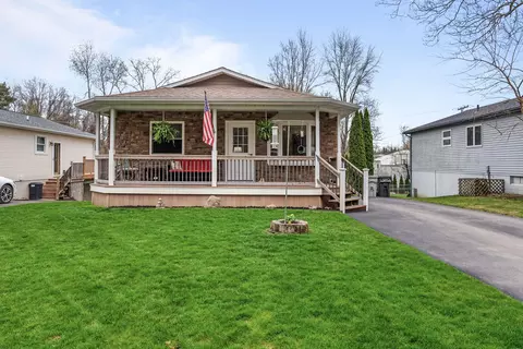 4945 Walker Dr, Brighton, MI 48114