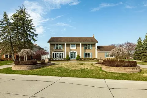 36177 Old Homestead Dr, Farmington Hills, MI 48335