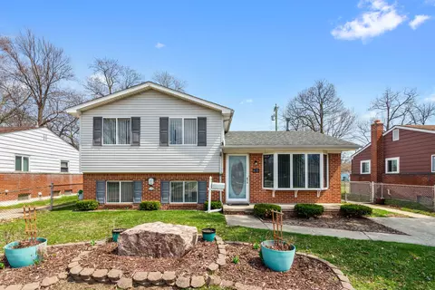 635 Hecht Dr, Madison Heights, MI 48071