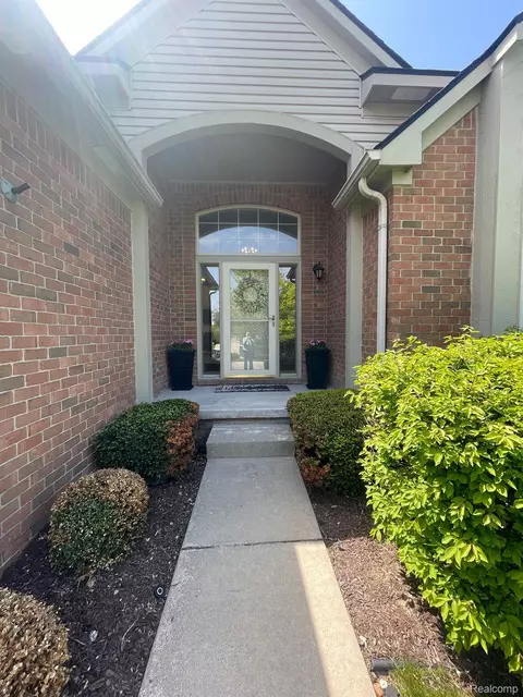 6181 Warwick Dr, Commerce, MI 48382