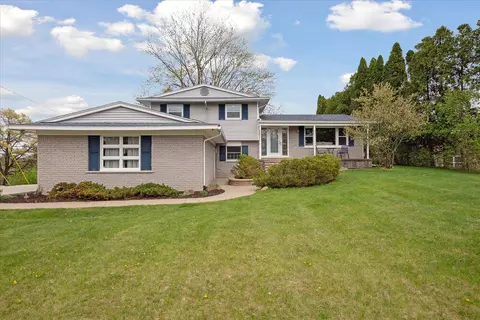 7915 Little Farm Ln, West Bloomfield, MI 48322