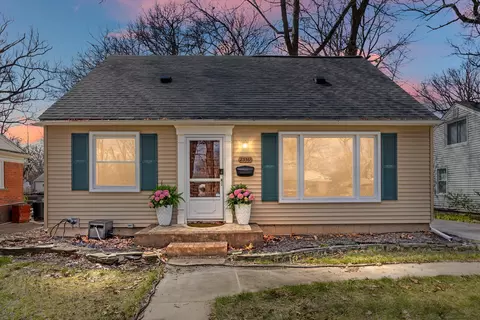 23561 Seneca St, Oak Park, MI 48237