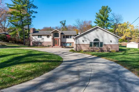 29632 Pond Ridge Rd, Farmington Hills, MI 48334