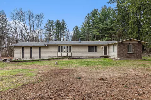 3150 W Rattalee Lake Rd, Rose, MI 48442