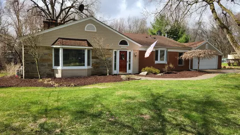 32493 Shady Ridge Dr, Farmington Hills, MI 48336