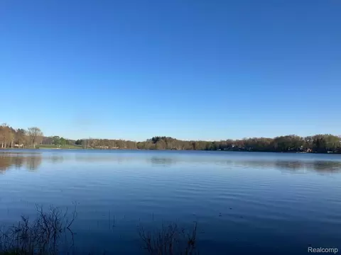 2226 Shoreline Dr, Oregon, MI 48446