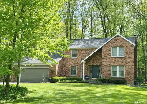 12131 Brandywine Dr, Brighton, MI 48114