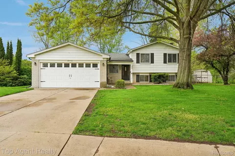 38755 Arcola Dr, Sterling Heights, MI 48312