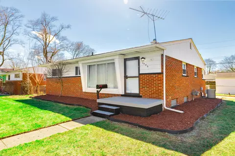 1006 Zephyr St, Ypsilanti, MI 48198