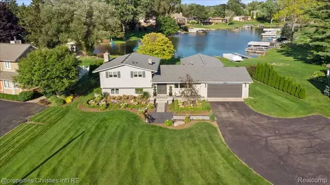 3460 Ramada Dr, Highland, MI 48356