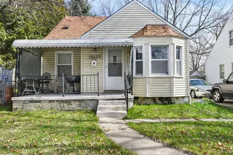19637 Washtenaw St, Harper Woods, MI 48225