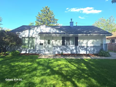 7541 Sloan St, Taylor, MI 48180