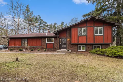 1780 Dunwoodie St, Brandon, MI 48462