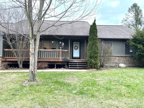 1240 Tonda Dr, Brandon, MI 48462