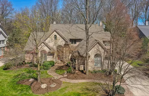 7252 Autumn Hill Dr, West Bloomfield, MI 48323