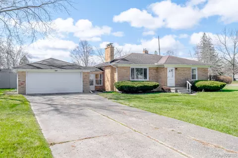 1147 Roman Dr, Mundy, MI 48507
