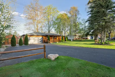 10024 Kress Rd, Lakeland, MI 48143