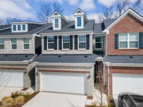 664 Peppermint Dr, Rochester Hills, MI 48307