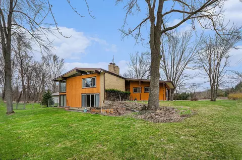 8297 Jordan Rd, Grand Blanc, MI 48439