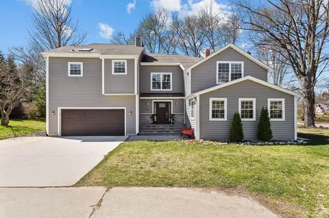 3706 Lakeview Blvd, Orchard Lake Village, MI 48324
