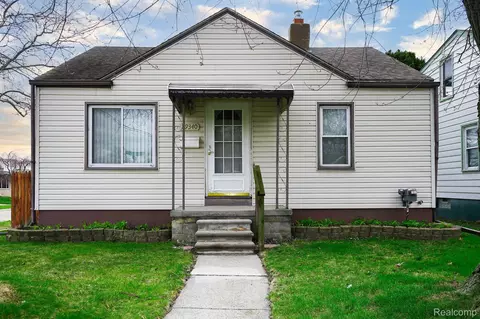 29340 Senator St, Roseville, MI 48066