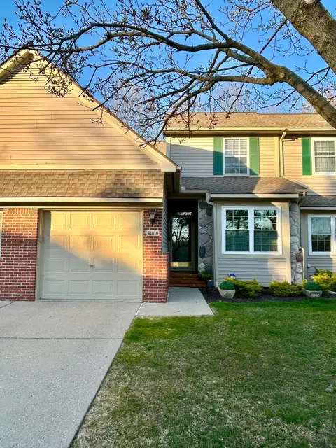 41816 Independence Dr, Novi, MI 48377
