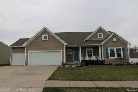 395 Geneva Crt Ct, Howell, MI 48855