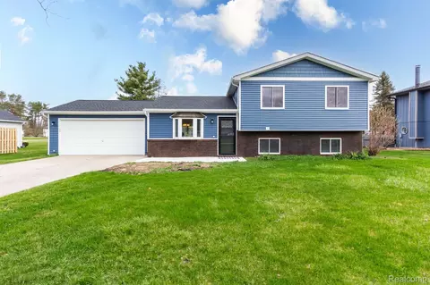 613 Muriel St, Pinckney, MI 48169