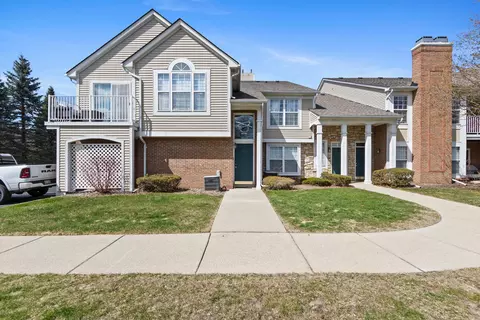 5876 Pine Aires Dr, Sterling Heights, MI 48314