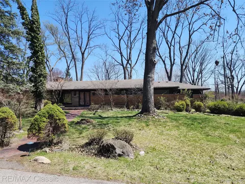 31126 Franklin Fairway St, Farmington Hills, MI 48334