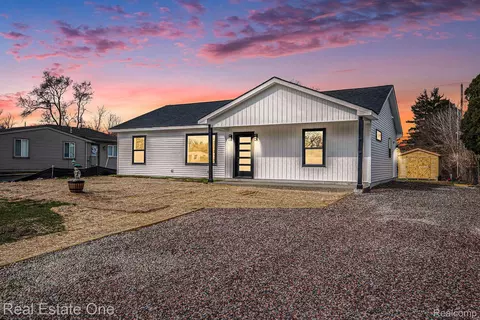 816 Vernita Dr, Orion, MI 48362