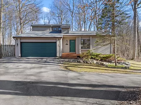 9560 Placid Way, Howell, MI 48843