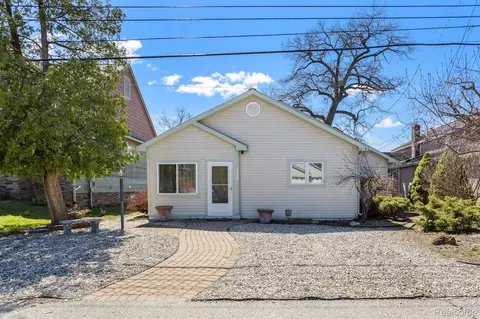 7989 Locklin, West Bloomfield, MI 48324