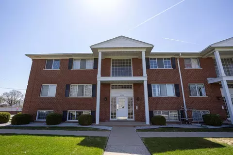 8230 Crestview Dr #A1, Sterling Heights, MI 48312