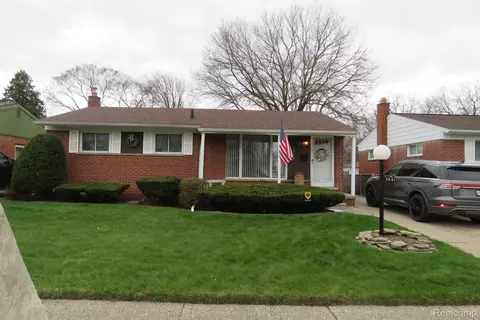 7431 Hartel St, Westland, MI 48185