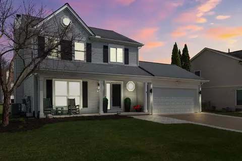 948 S Parkwood Dr, South Lyon, MI 48178