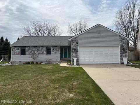 5855 Caleta Dr, Delhi, MI 48911