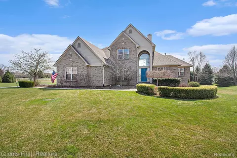 26023 Daria Cir W, Lyon, MI 48178