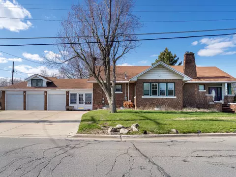 33815 Utica Rd, Fraser, MI 48026