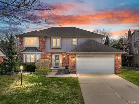 1095 Bembridge Dr, Rochester Hills, MI 48307
