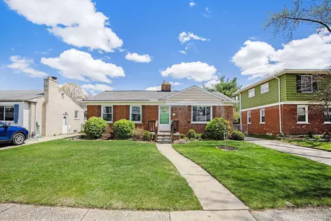 11032 Brookfield St, Livonia, MI 48150