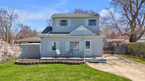 9321 Lincoln St, Taylor, MI 48180