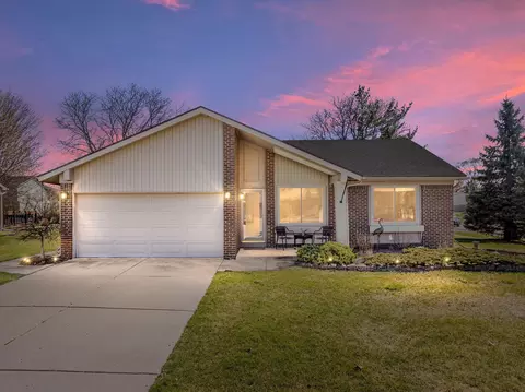 40521 Franklin Mill St, Novi, MI 48375