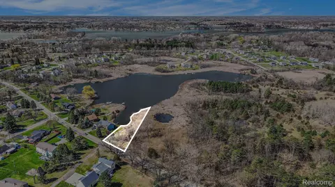 01 Butcher Rd, Fenton, MI 48430