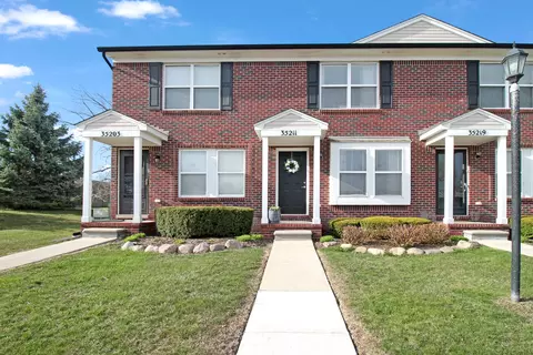 35211 Brittany Dr #139, New Baltimore, MI 48047