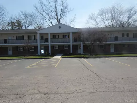 42563 Plymouth Hollow Dr, Plymouth, MI 48170