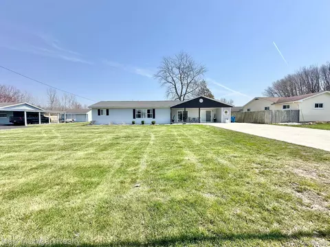 12293 Torrey Rd, Fenton, MI 48430