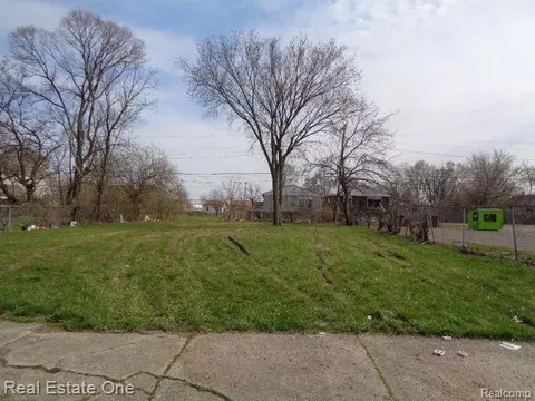 5566 Talbot St, Hamtramck, MI 48212