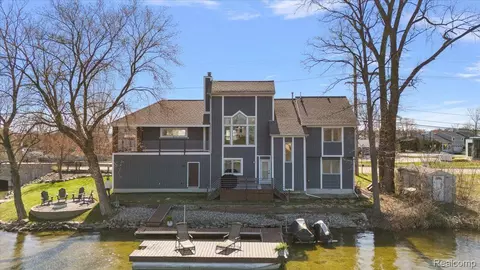 1427 S Cass Lake Rd, Waterford, MI 48328