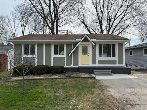 685 Ledyard St, Waterford, MI 48328